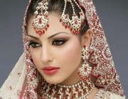 印度新娘，首饰以24K黄金为主造型极富民族特色